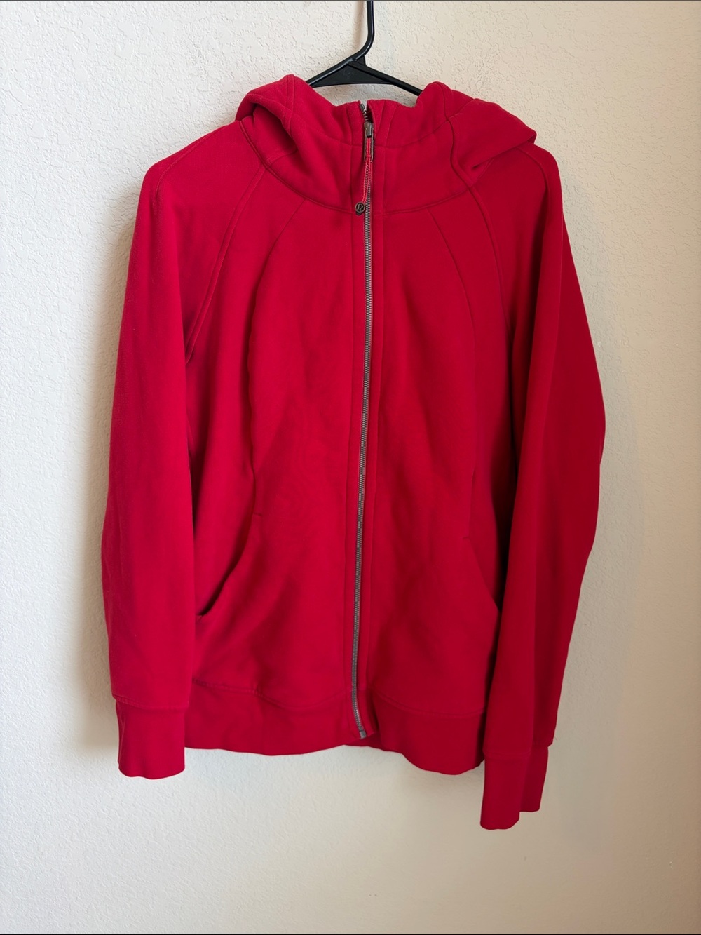 Lululemon Women’s Sz 18 Scuba Hoodie *Light Cotton Fleece
Dark Red